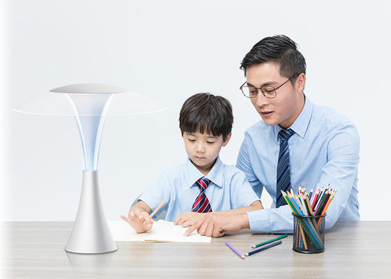 Lampe de bureau menée de obscurcissement intelligente avec la température de couleur réglable pour des enfants